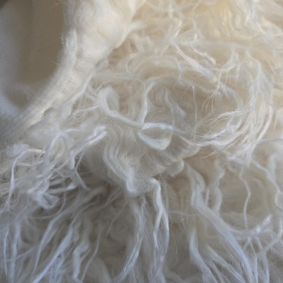 Cream color Faux fur flokati throw blanket. 50x60 inches - Picture 2 of 5